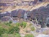 Джуннар известен несколькими древними пещерными комплексами